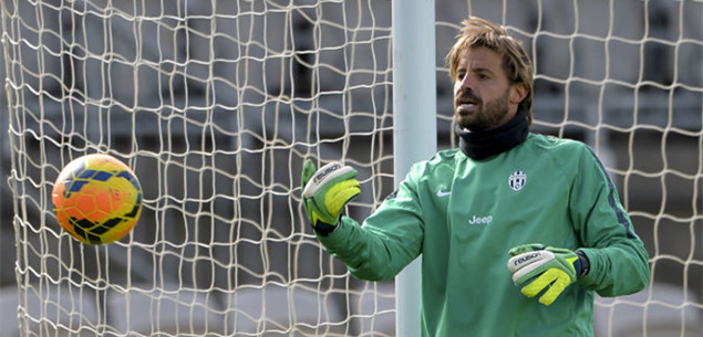 曼联气炸？被英超盲哨坑惨！对手禁区内4次疑似手球未判，锁喉仅黄牌＂