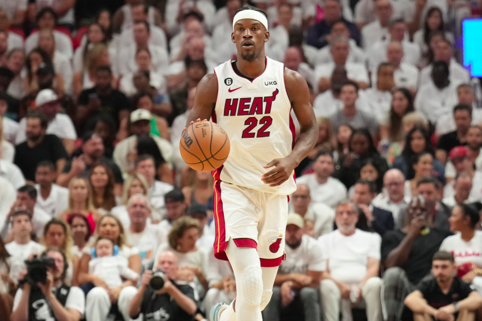 以山东泰山队为例，去掉外援，中超改为全华班与外援队就能盈利