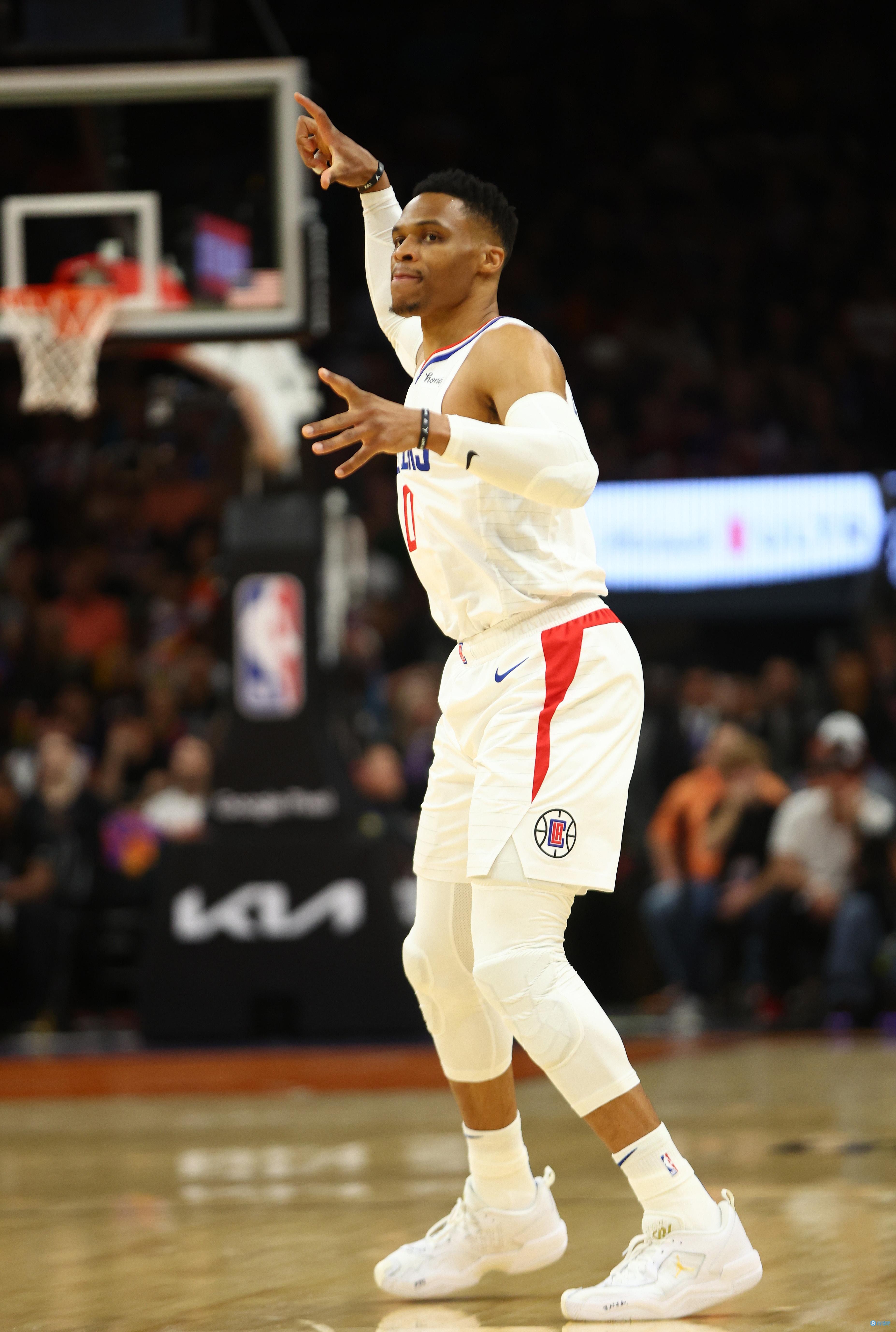 哈登31+6快船大胜篮网 小卡26+5+5波特三分9中0