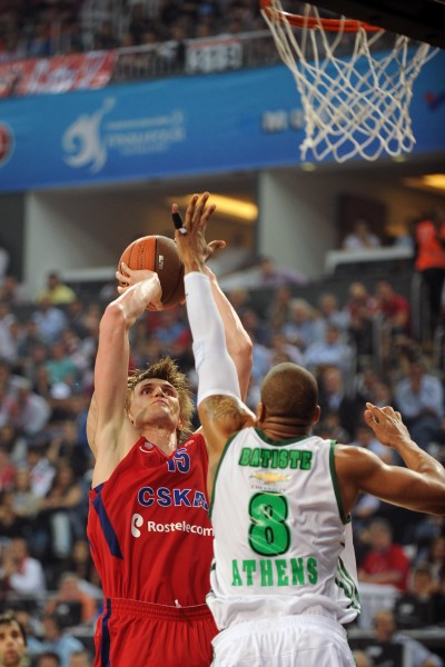 记者：丘库埃泽目前最有可能去富勒姆，土超俱乐部没报价