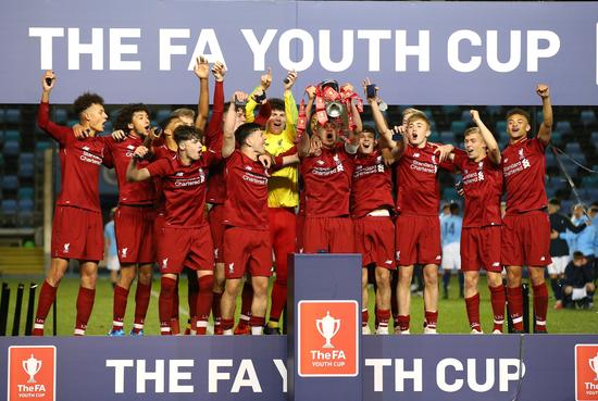 疯狂毒奶，IG成为全球第三！韩网票选队伍排名：BLG第六，第一实至名归