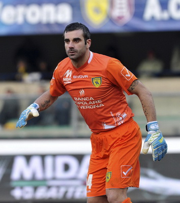 卫报：巴萨将凯恩视为取代莱万的首选目标，很可能激活违约金