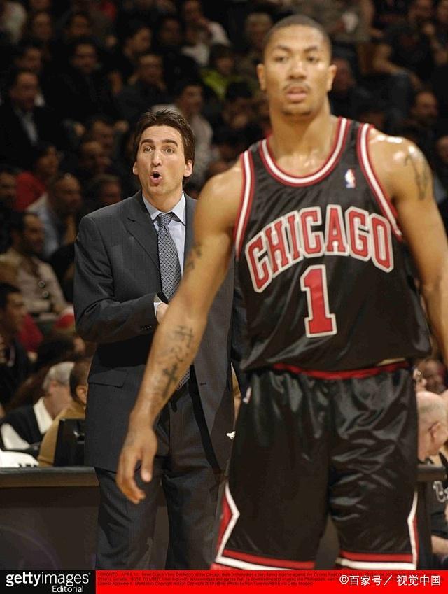 卡尔·雅泽姆斯基在红袜队的引退仪式上，全场球迷用一首长诗向其致敬